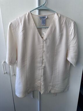 Cream V-Neck Button Front Women’s Top 100% washable silk